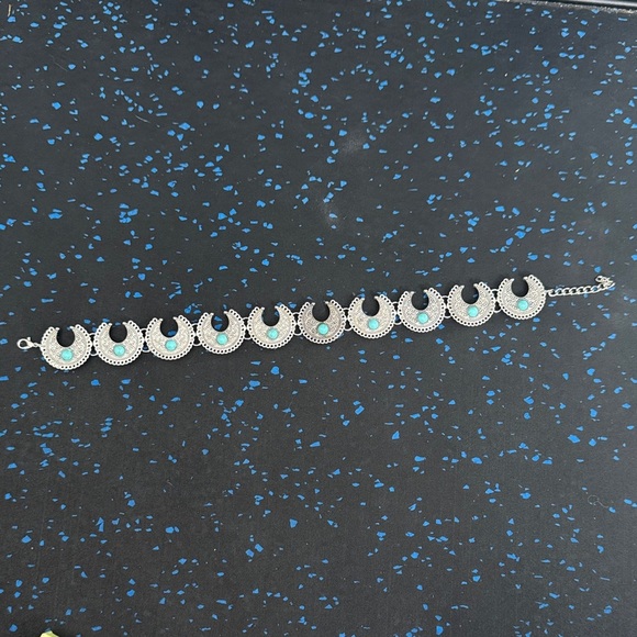 Jewelry - Elegant Silver Choker with Turquoise Accents